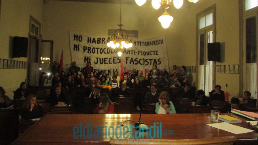 La Agrupación 1º de octubre se manifestó en el Concejo Deliberante