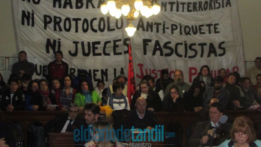 La Agrupación 1º de octubre se manifestó en el Concejo Deliberante