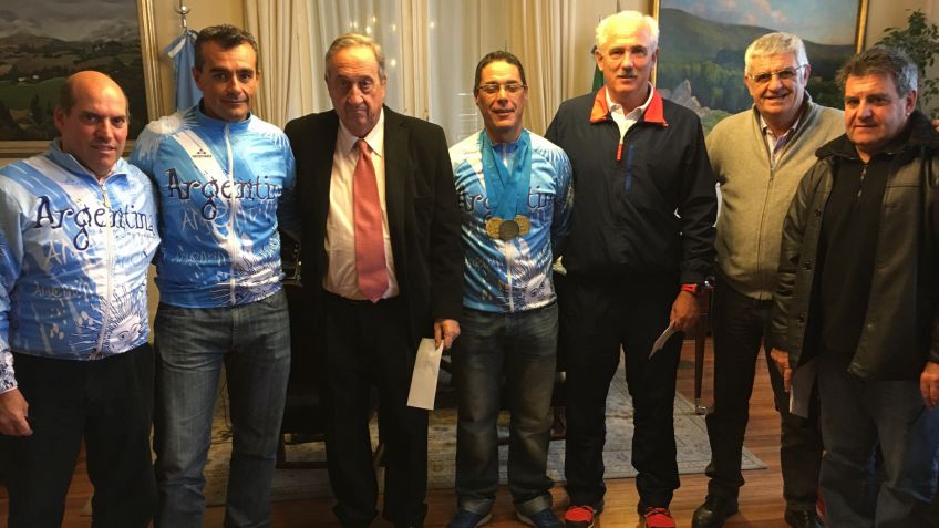 El intendente recibió a destacados deportistas tandilenses
