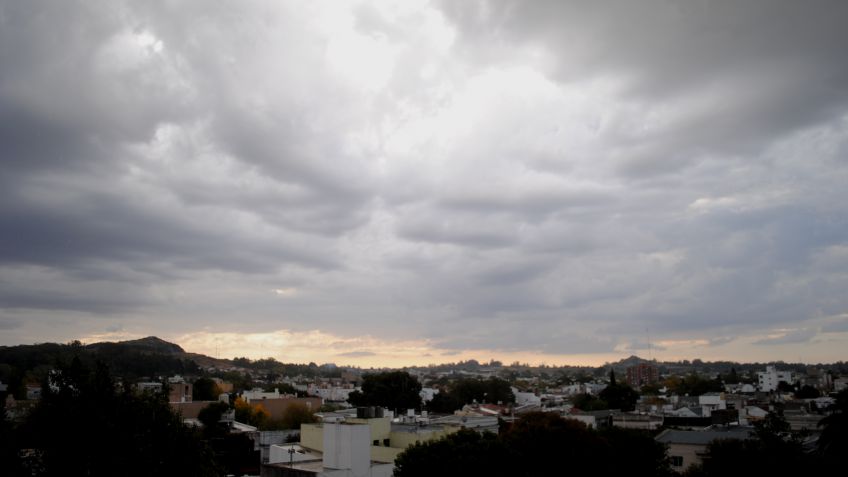 Martes de cielo nublado