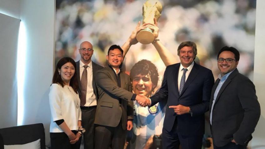 Maradona llegó a un acuerdo con Konami y donará dinero para el fútbol local