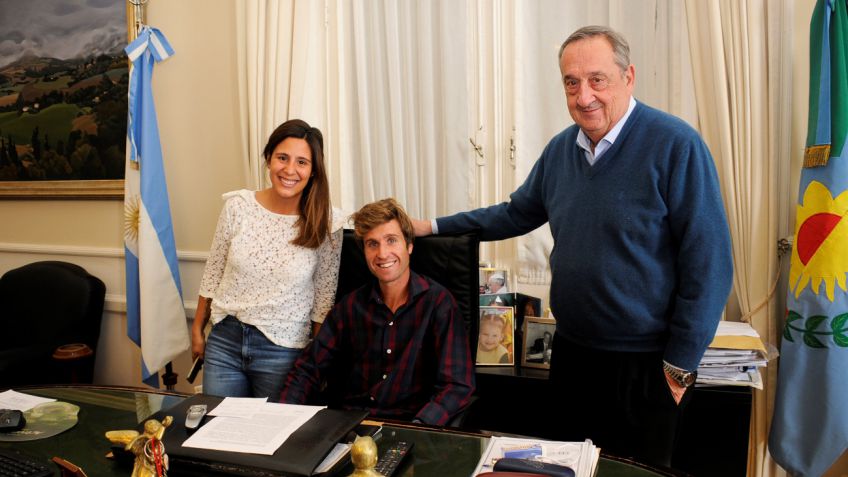 Lunghi distinguió a Diego Simón, de destacada participación en la carrera vertical más exigente del mundo