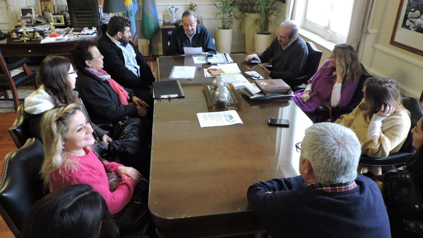 El Municipio entregó un subsidio de 50 mil pesos a la Biblioteca Sarmiento