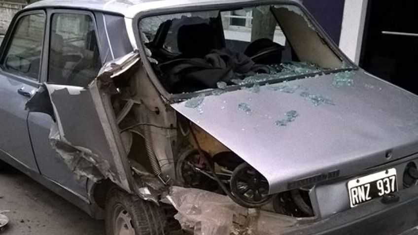 Le destrozó el auto y huyó: buscan al responsable