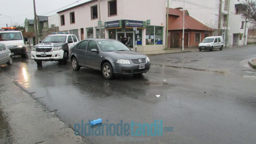 Una ciclista herida tras colisionar con un auto