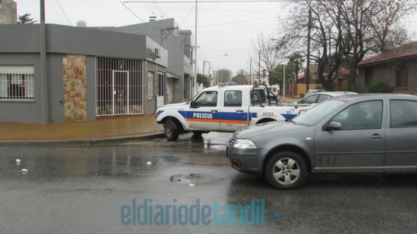 Una ciclista herida tras colisionar con un auto