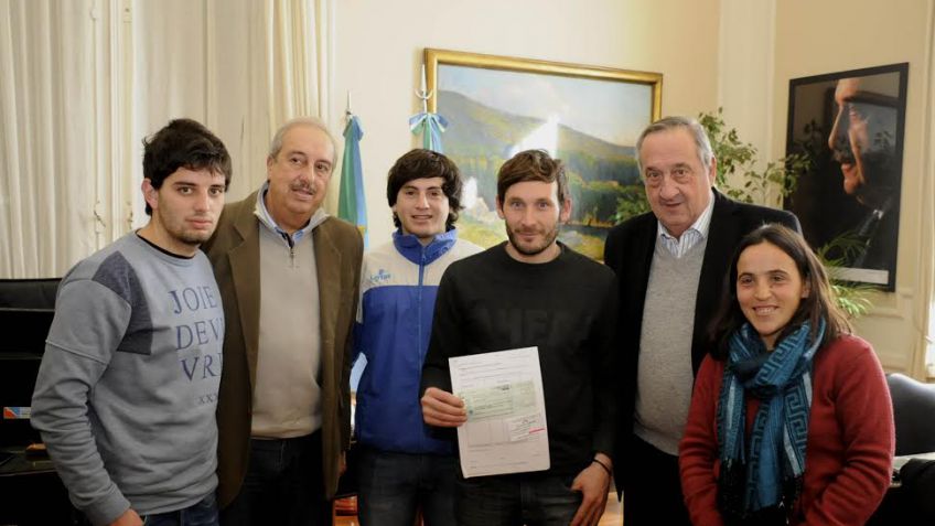 Lunghi entregó subsidios para obras a instituciones