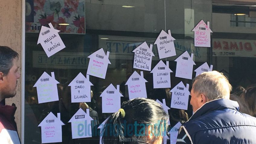 Beneficiarios del Procrear reclamaron en el Banco Hipotecario