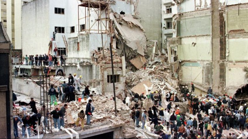 Atentado a la AMIA: buscan determinar si restos no identificados pueden ser de un presunto terrorista suicida