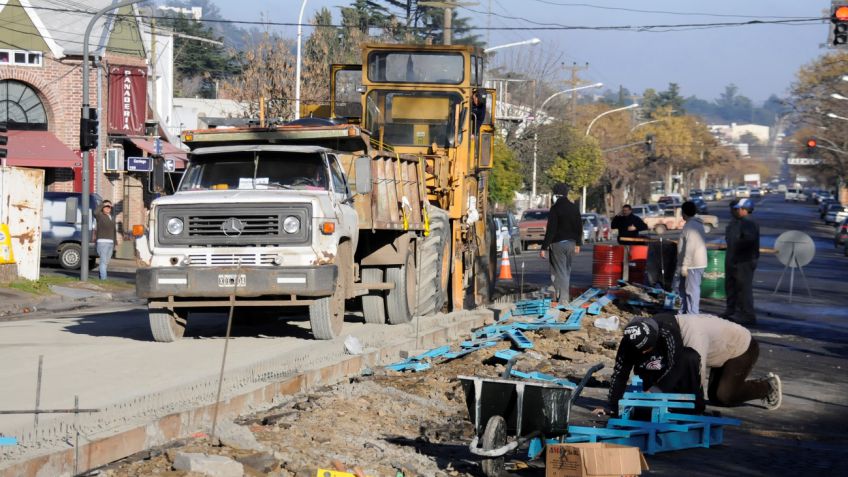 El municipio inicio trabajos de repavimentacion en Avenida Bolívar y avanza sobre Avellaneda