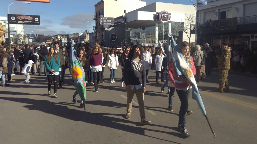 Una multitud acompañó el desfile por el Día de la Independencia
