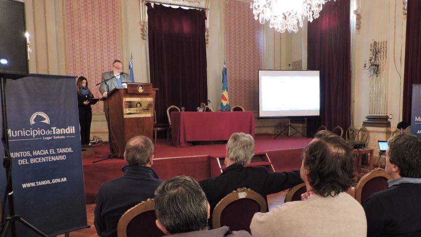 Lunghi dijo que quiere que las empresas de la ciudad "logren colocar sus productos y servicios en el exterior"