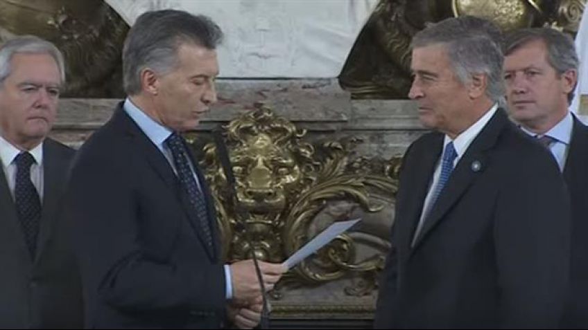 Macri les tomó juramento a los nuevos ministros de Educación y Defensa