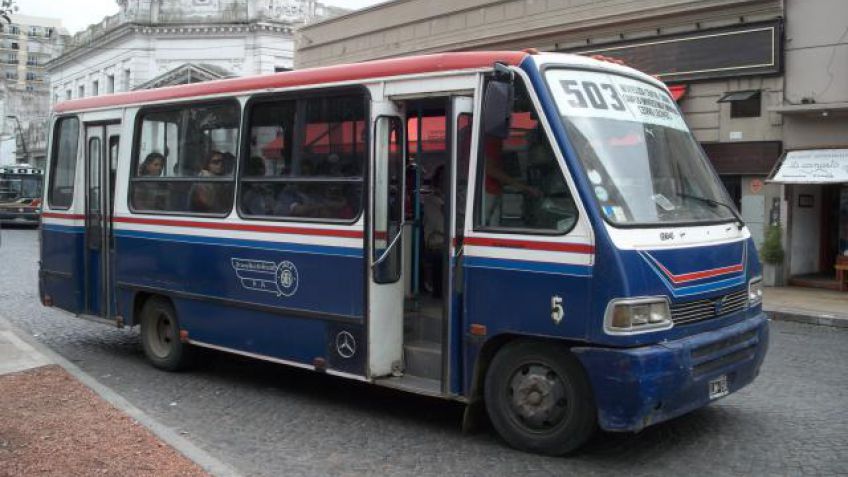 Corte de tránsito y cambio de recorrido del colectivo azul