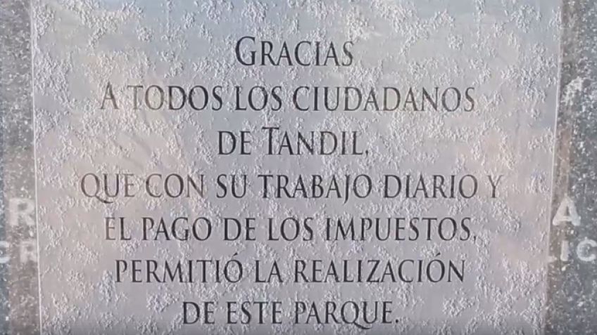 Vecino tapó nombres de funcionarios en la placa del Parque del Origen