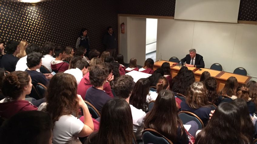  DAlessandro brindó una charla de Educación Ciudadana a alumnos del colegio secundario.