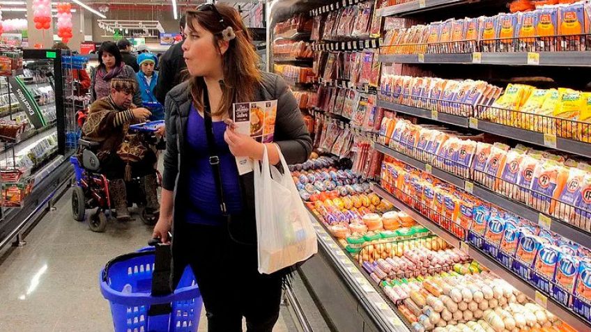 La inflación y el dólar frenan la reactivación económica, según Ecolatina
