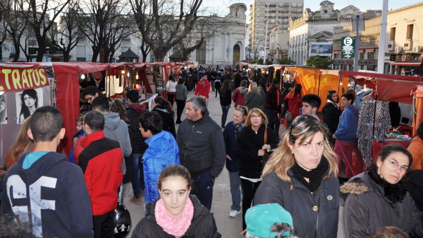 Los Artesanos se vuelven a juntar en la Plaza Independencia