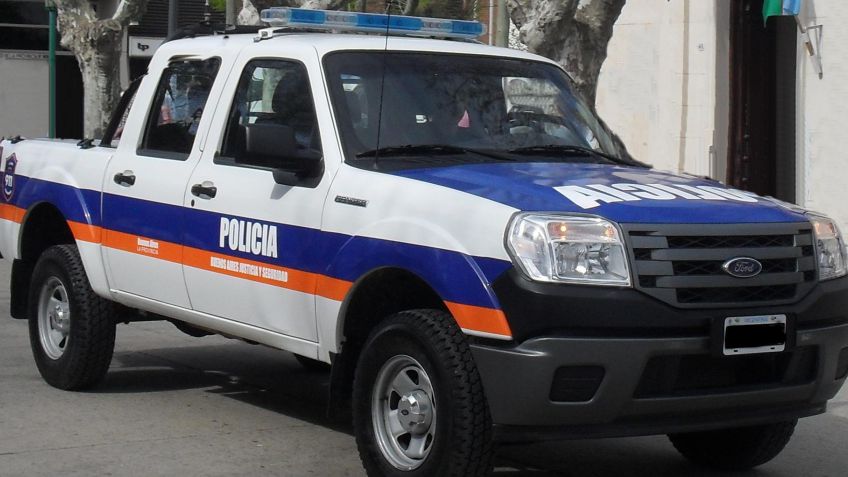 Dos jóvenes aprehendidos tras atacar un patrullero