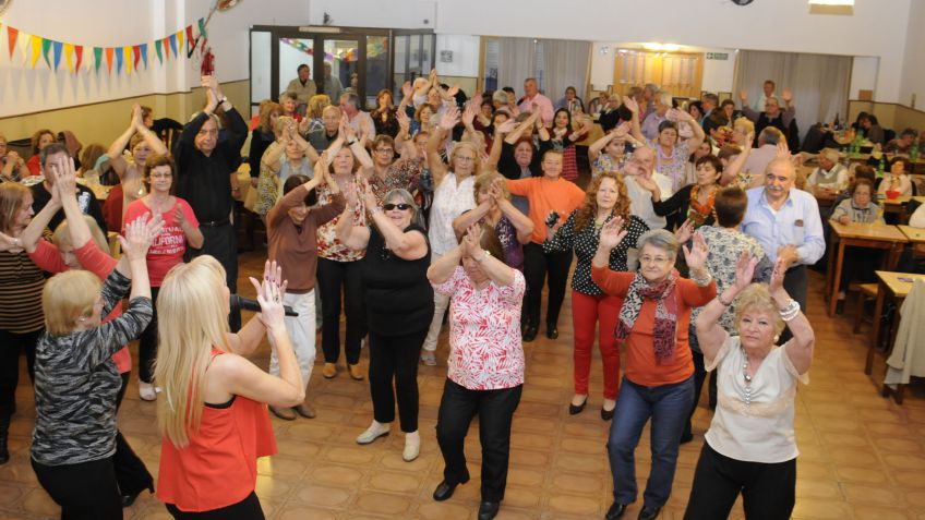 Abuelos y nietos juntos en "Sábado de bailongo"