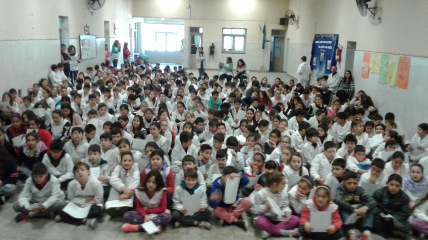 La Escuela 34 le cantó a Spinetta