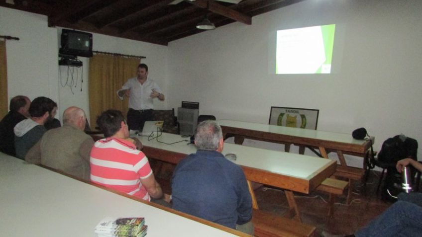 Se llevó a cabo una charla sobre monitoreo en riego