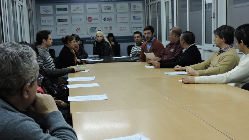El municipio entregó decretos del programa de microempresas