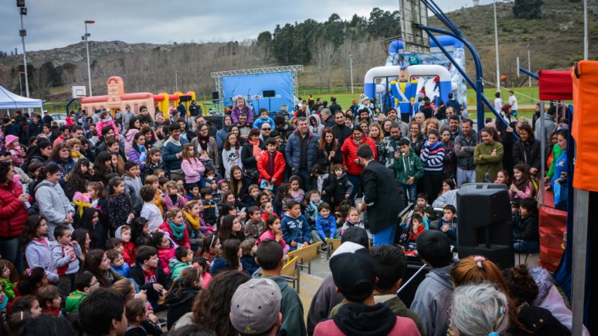 Masiva participación familiar en la presentación de la kermesse de Zamba en Tandil