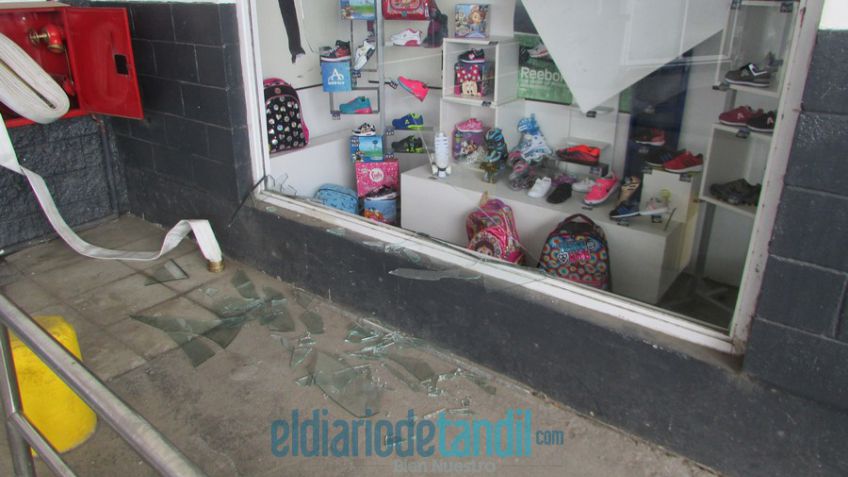 Delincuentes efectuaron importante robo en una casa de deportes