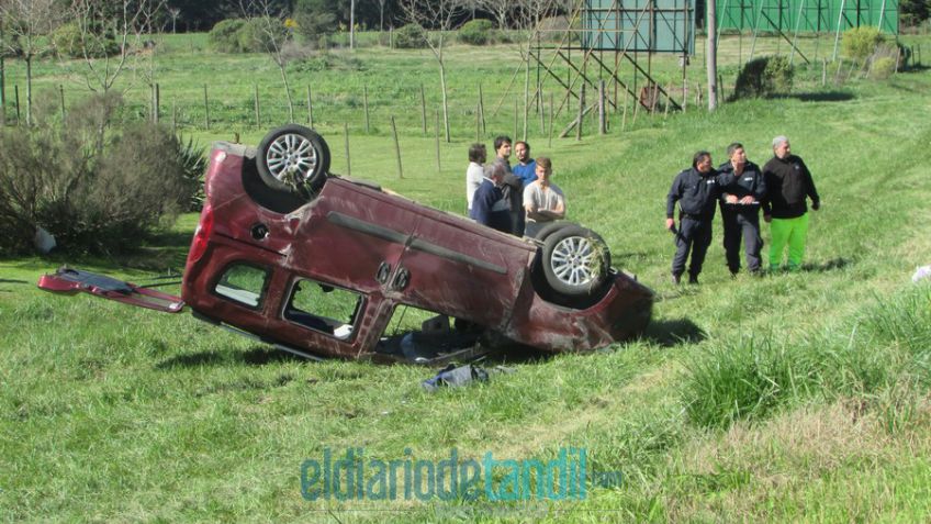 Despiste y vuelco en la 226: afortunadamente, sin heridos