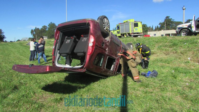Despiste y vuelco en la 226: afortunadamente, sin heridos