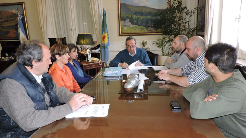 Se firmó el contrato para la construcción del edificio de la Escuela Nº 502