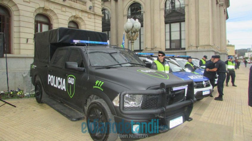 El Ministro de Seguridad pasó por Tandil y entregó ocho móviles policiales