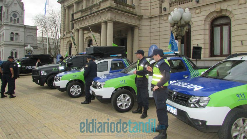 El Ministro de Seguridad pasó por Tandil y entregó ocho móviles policiales