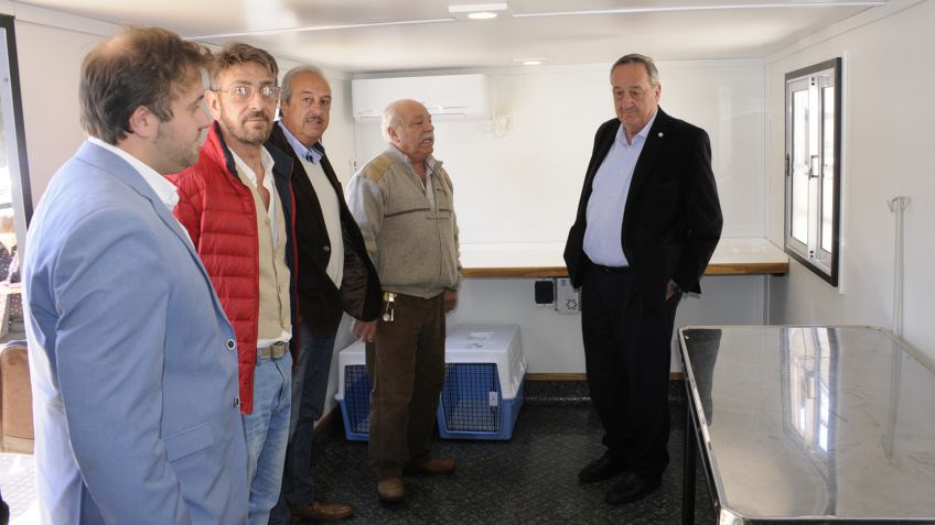 Bromatología presentó su nuevo quirófano móvil