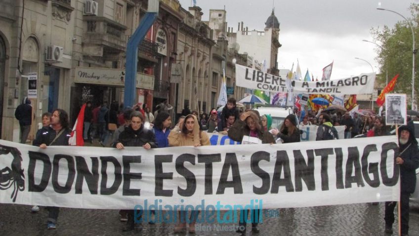 Bajo la lluvia, Tandil volvió a pedir por la aparición de Santiago Maldonado