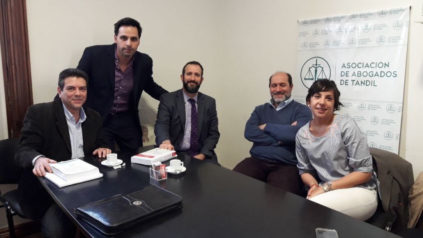 Con una muy buena convocatoria se realizó la primera Jornada Juicio por Jurados