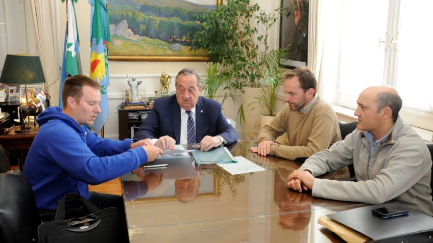 Se firmó el contrato para la construcción de la estación de bombeo y cañería de impulsión cloacal 