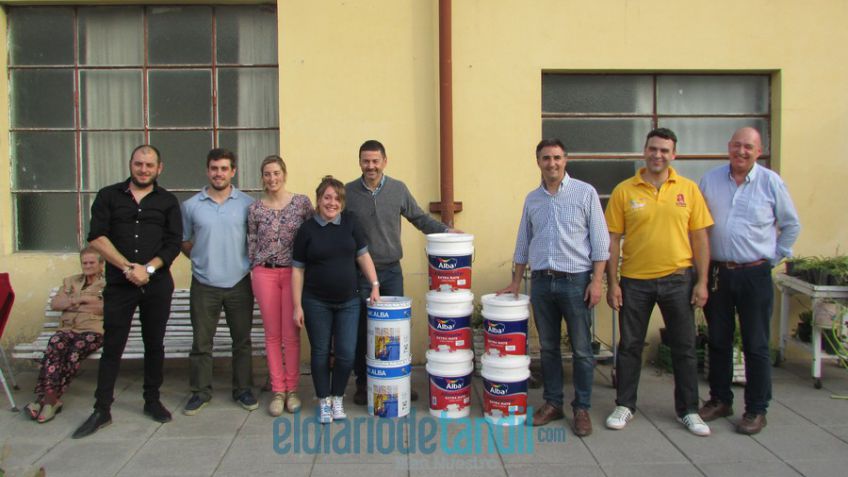 Ámbito donó pintura para obras en el Hogar de Ancianos San José 
