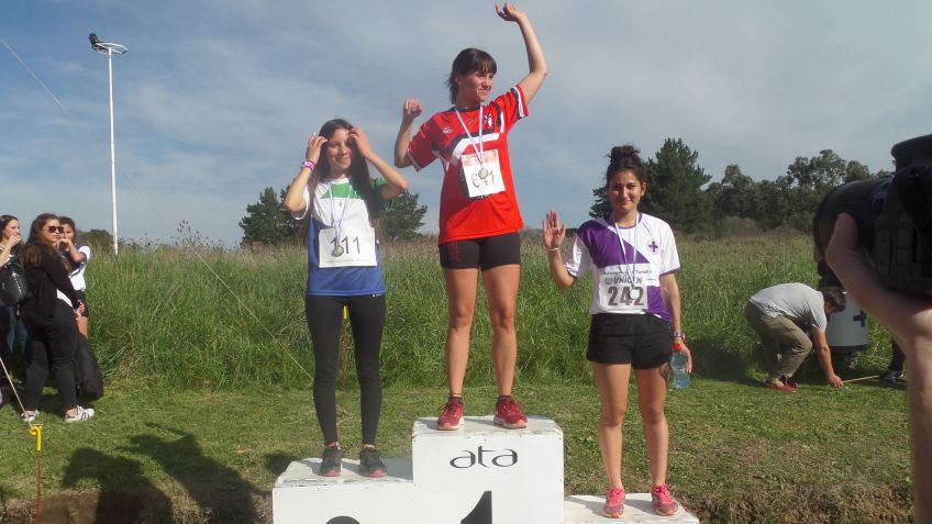 La Olimpiada en Unicen abrió con distinciones, cross y mucho color
