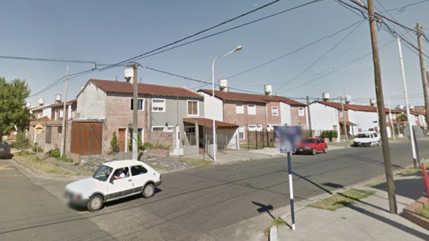 Le robaron el auto en la puerta de su casa