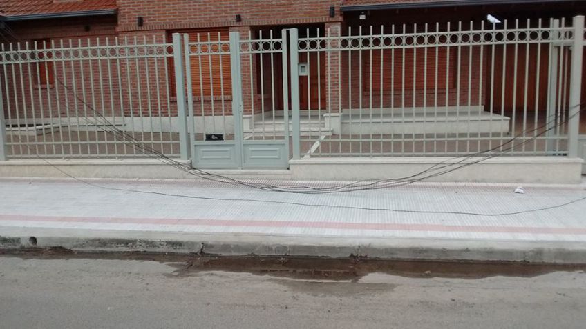 Piden precaución y una respuesta ante poste caído 
