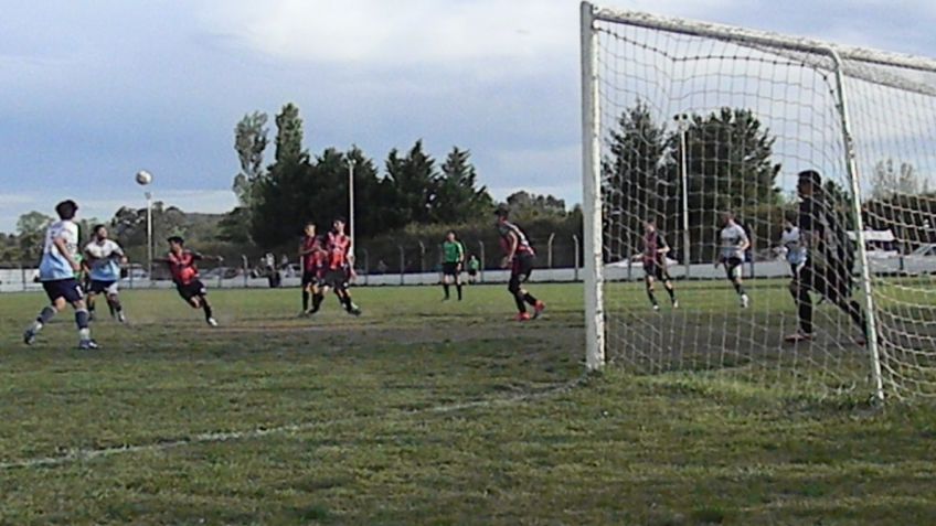 En un partido parejo Sarmiento triunfo en los penales 