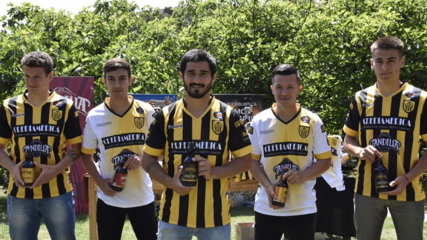 Santamarina presentó sus nuevas camisetas