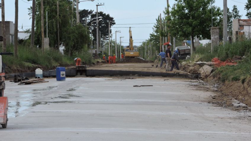 Avanza la pavimentación del Barrio 17 de Agosto