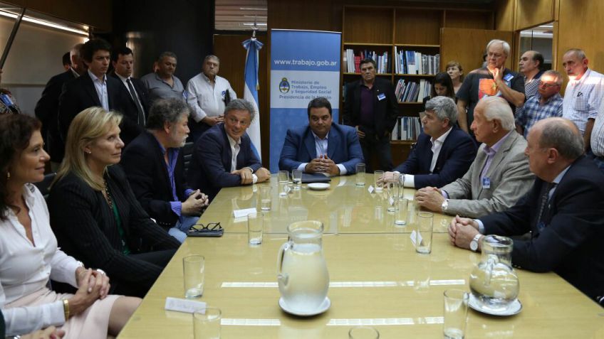 Industria láctea: Gobierno, cámaras y sindicatos firmaron un acuerdo para mejorar la producción y el empleo