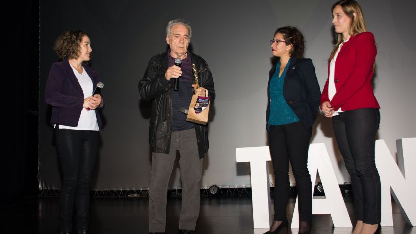 Hugo Arana recibió el Centinela a la Trayectoria