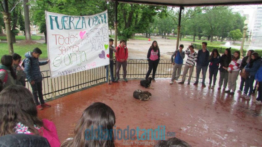 Padres y alumnos se unieron en oración para pedir por la salud de Tomás