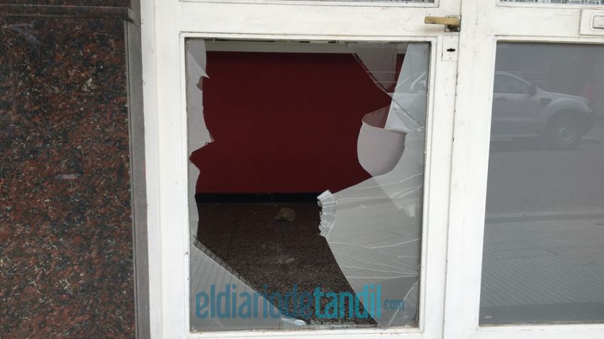 Robaron dinero y electrodomésticos de una rotisería
