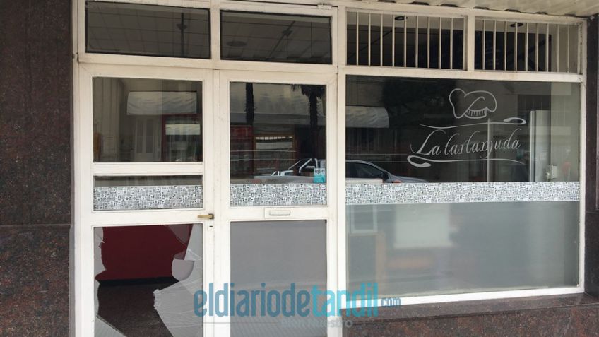 Robaron dinero y electrodomésticos de una rotisería